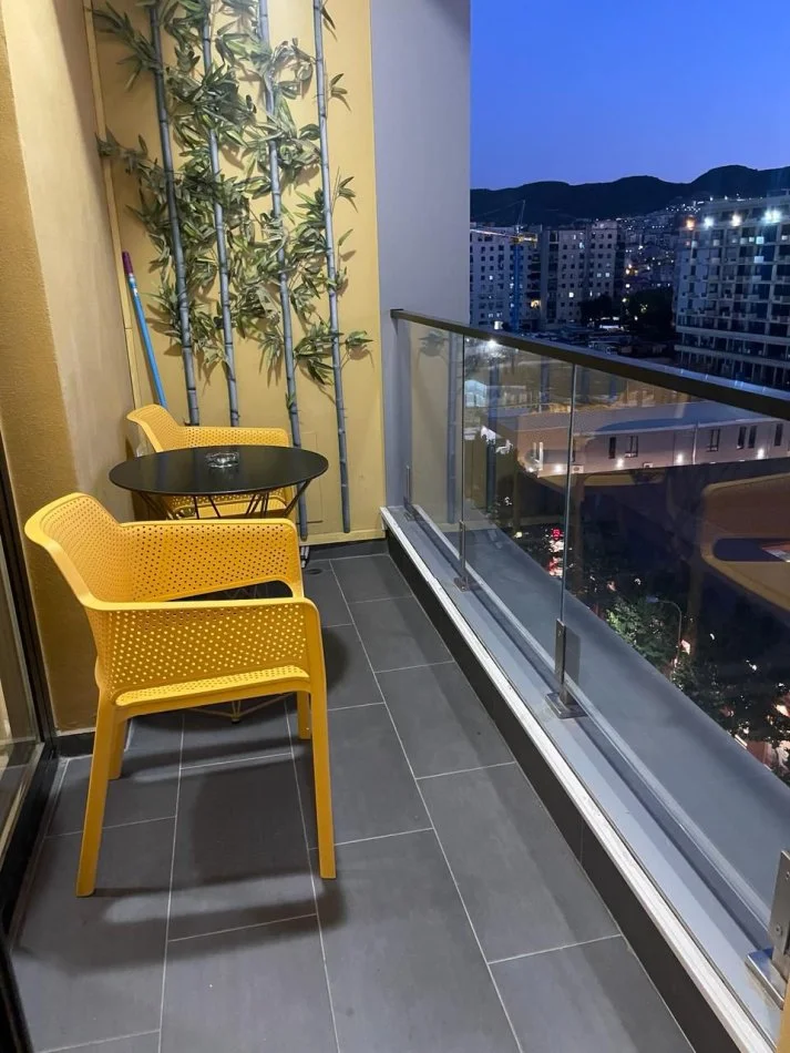 Tirane, jepet me qera apartament 1+1+Ballkon Kati 6, 78 m² 800 € (rruga e Kavajes)