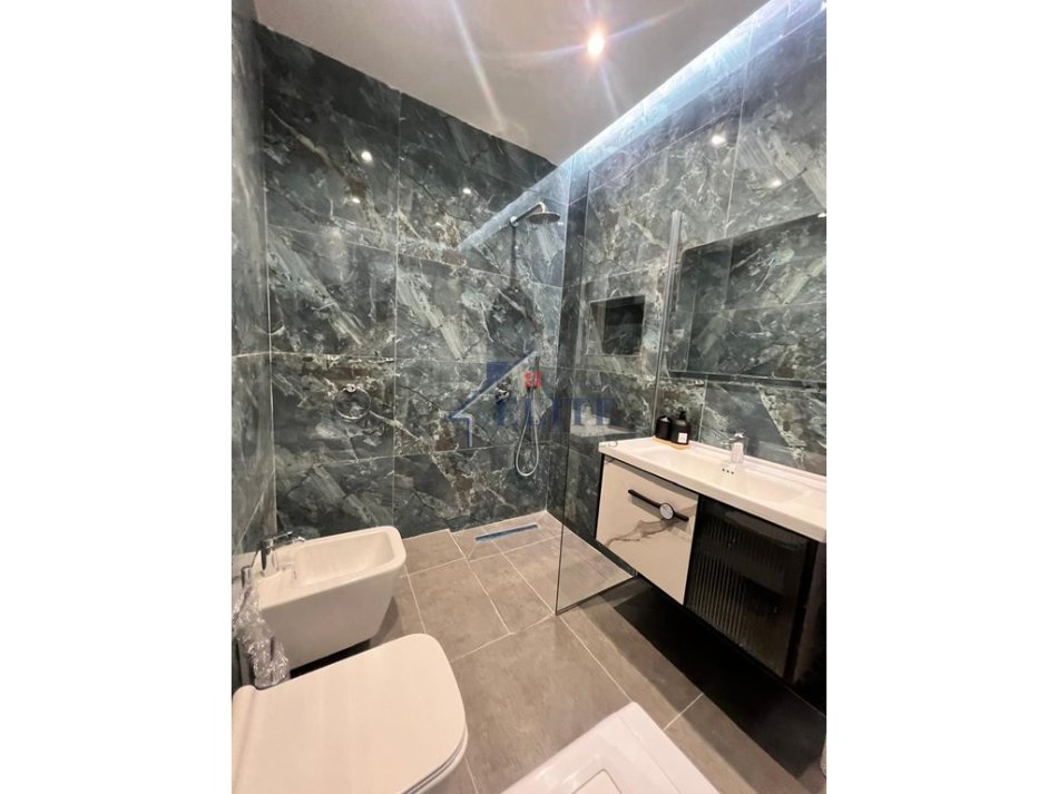Tirane, jepet me qera apartament 2+1+Ballkon Kati 1, 85 m² 750 € (Don Bosko)