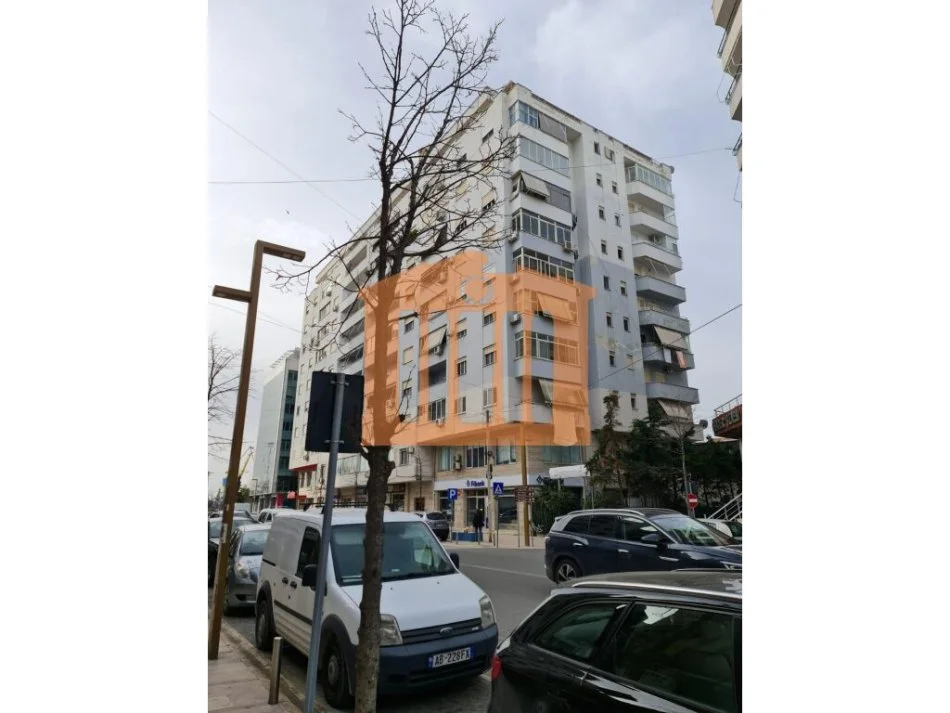 APARTAMENT 3+1+2+DEPO NE QENDER TE DURRESIT PER SHITJE !
