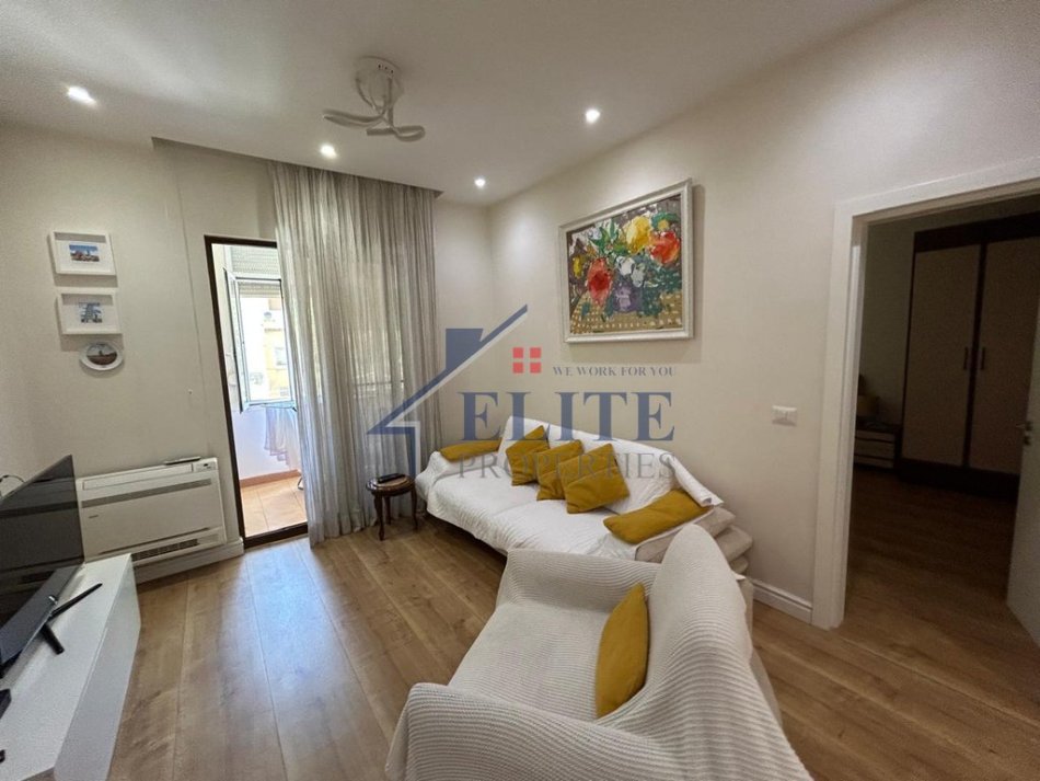 Tirane, jepet me qera apartament 2+1 Kati 4, 75 m² 900 € (Shallvaret)