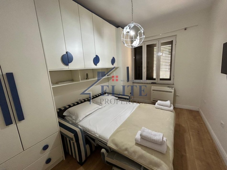 Tirane, jepet me qera apartament 2+1 Kati 4, 75 m² 900 € (Shallvaret)