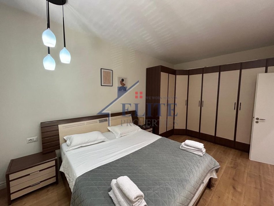 Tirane, jepet me qera apartament 2+1 Kati 4, 75 m² 900 € (Shallvaret)