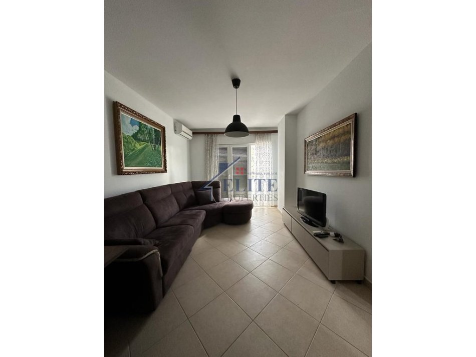 Tirane, jepet me qera apartament 1+1+Ballkon Kati 7, 75 m² 550 € (Kompleksi Magnet)