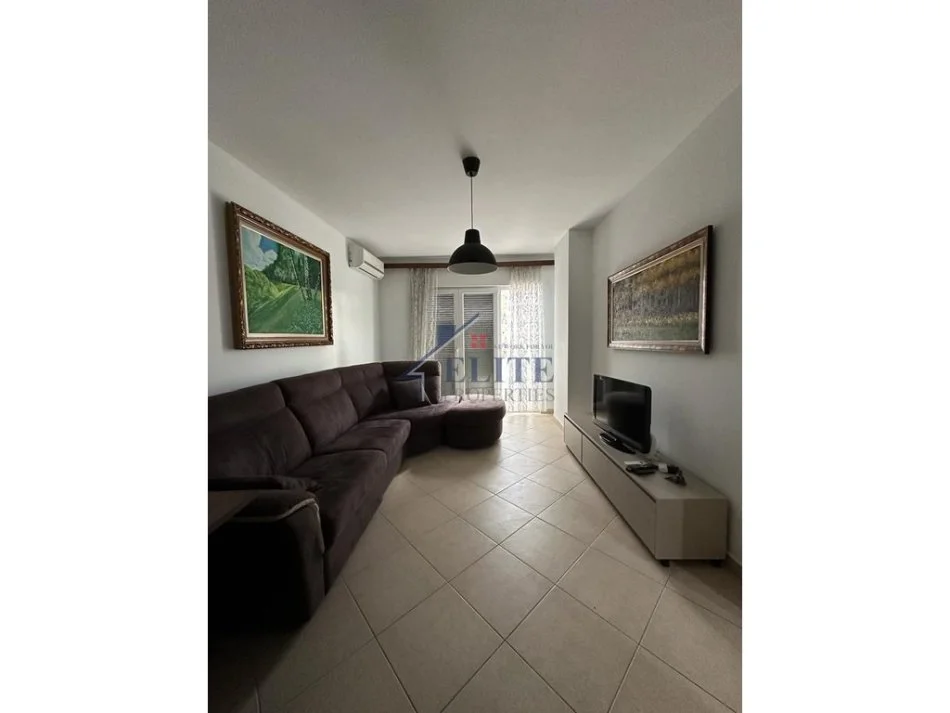 Tirane, jepet me qera apartament 1+1+Ballkon Kati 7, 75 m² 550 € (Kompleksi Magnet)