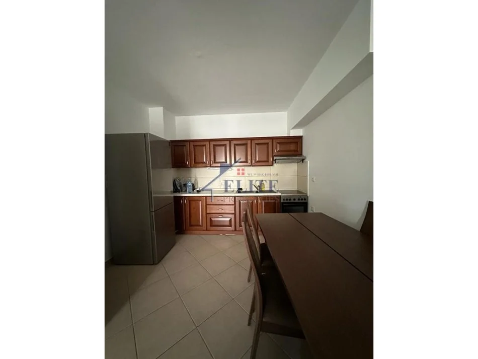 Tirane, jepet me qera apartament 1+1+Ballkon Kati 7, 75 m² 550 € (Kompleksi Magnet)