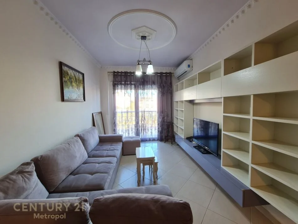 Tirane, jepet me qera apartament 2+1 Kati 4, 82 m² 600 € (KOPSHTI BOTANIK)