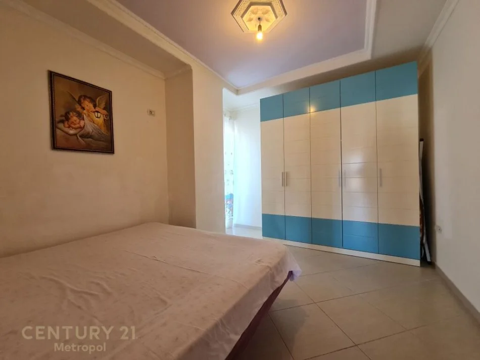 Tirane, jepet me qera apartament 2+1 Kati 4, 82 m² 600 € (KOPSHTI BOTANIK)