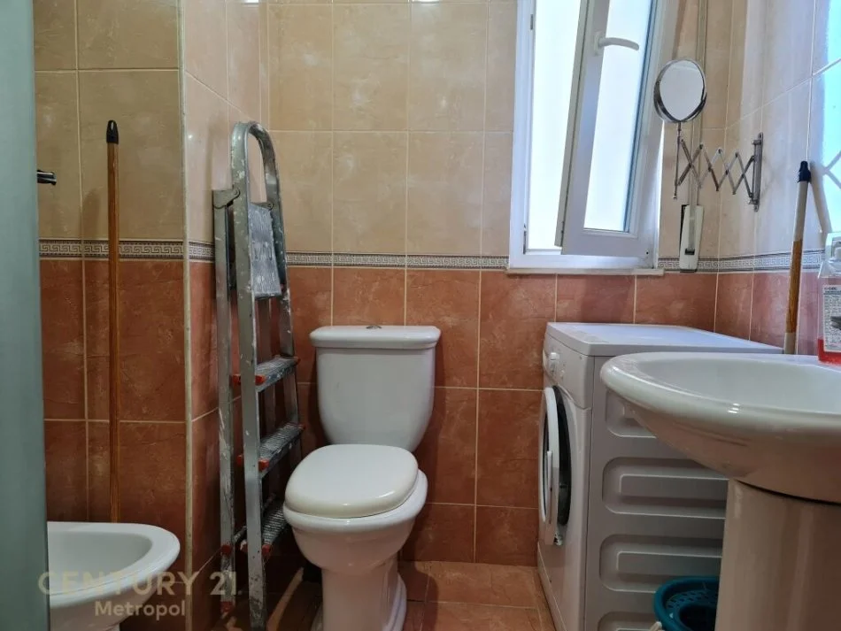 Tirane, jepet me qera apartament 2+1 Kati 4, 82 m² 600 € (KOPSHTI BOTANIK)