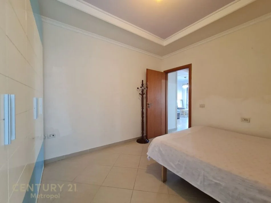 Tirane, jepet me qera apartament 2+1 Kati 4, 82 m² 600 € (KOPSHTI BOTANIK)