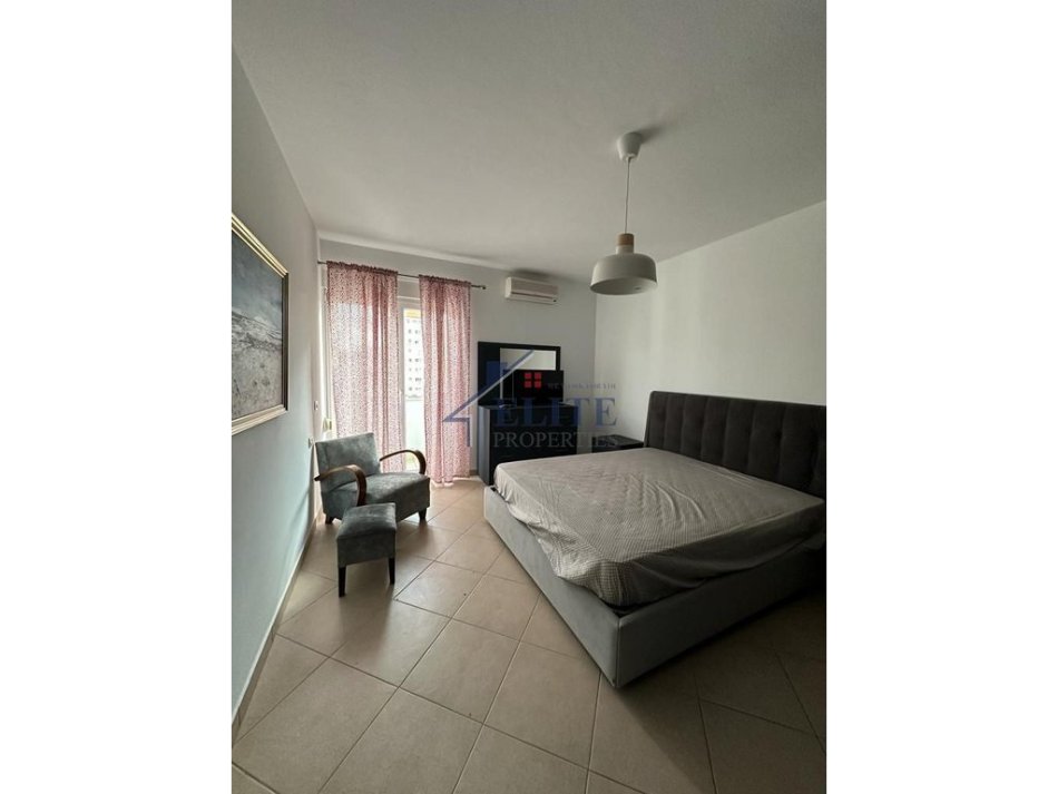 Tirane, jepet me qera apartament 1+1+Ballkon Kati 7, 75 m² 550 € (Kompleksi Magnet)