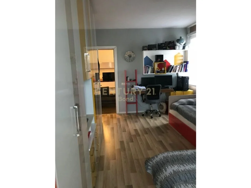 Apartament 2+1+2 me qera te Shkolla e Baletit!, 750ruro