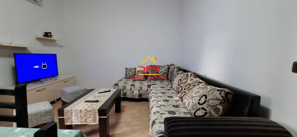Vlore, jepet me qera apartament 2+1+Ballkon Kati 4, 110 m² 400 € (Rruga Murat Tërbaçi)