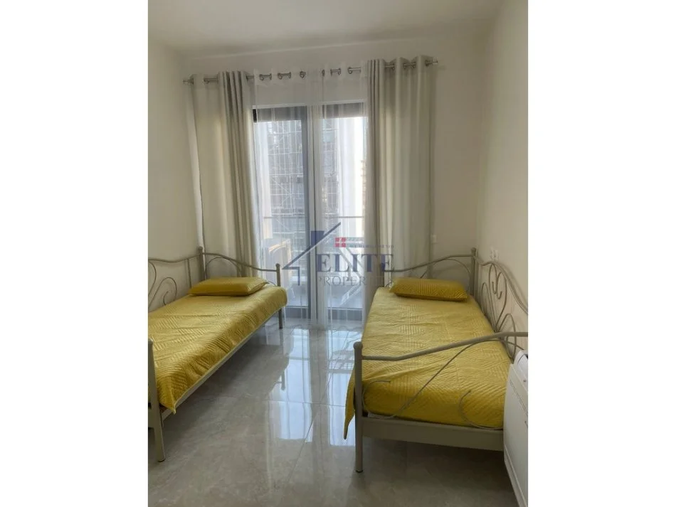 Tirane, jepet me qera apartament 2+1+Ballkon Kati 3, 650 m² 650 € (Arlis, Farmacia 10)