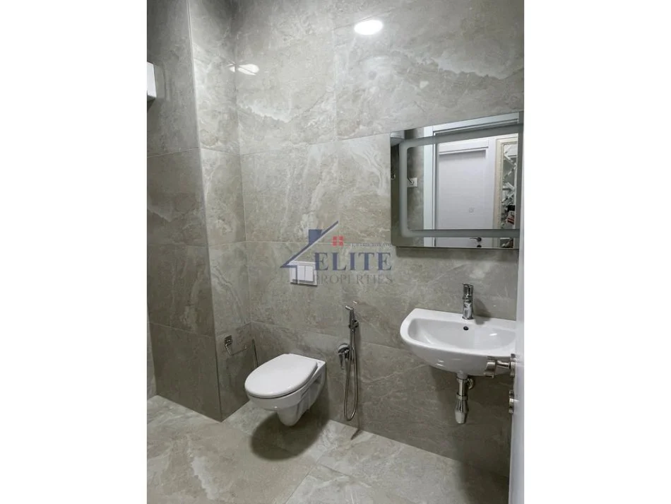 Tirane, jepet me qera apartament 2+1+Ballkon Kati 3, 650 m² 650 € (Arlis, Farmacia 10)