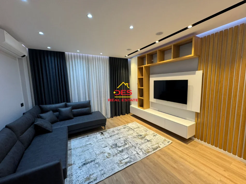 Vlore, jepet me qera apartament 1+1+Ballkon Kati 7, 65 m² 550 € (Rruga Gjergj Arianiti)