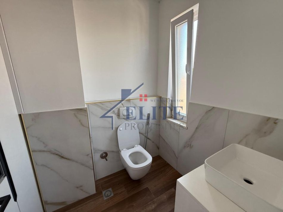 Tirane, jepet me qera apartament 2+1+Ballkon Kati 4, 100 m² 1.000 € (Fakulteti Ekonomik)