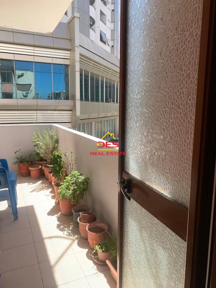 Vlore, jepet me qera apartament 1+1+Ballkon Kati 2, 70 m² 350 € (Rruga Sadik Zotaj)