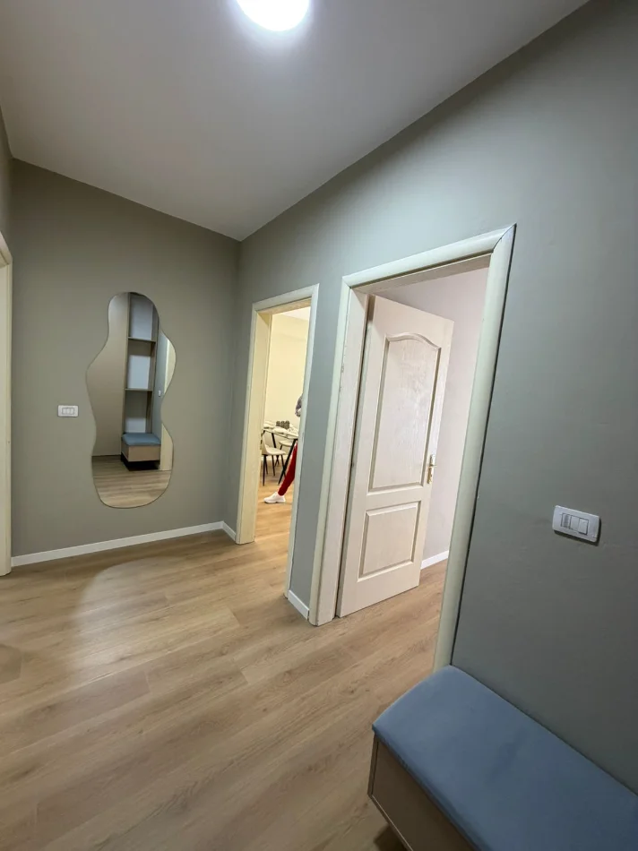 Tirane, shes apartament 1+1+Ballkon Kati 8, 73 m² 125.000 € (Prane Return Bar,rruge kreyesore)