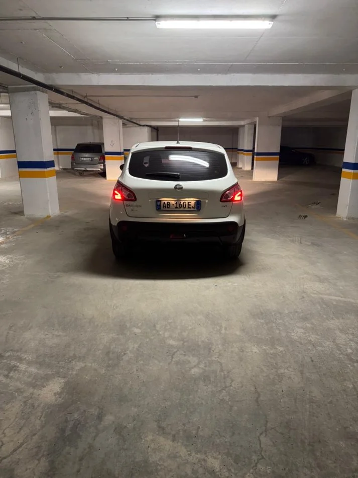 Tirane, shes makine Nissan qashqai Nafte, manuale Kondicioner 165 km 8.000 €
