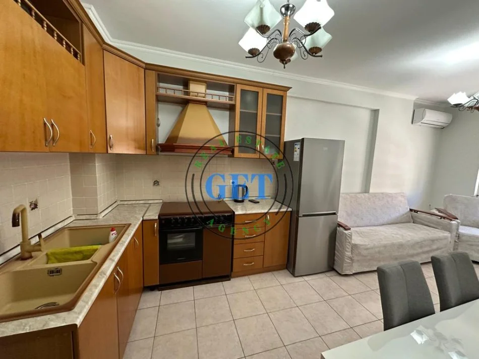 Durres, jepet me qera apartament 2+1 Kati 7, 75 m² 350 € (Plazh Iliria)