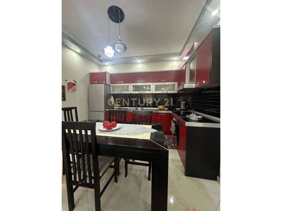 Shitet Apartament 2+1+2 prane Xhamllikut ‼️