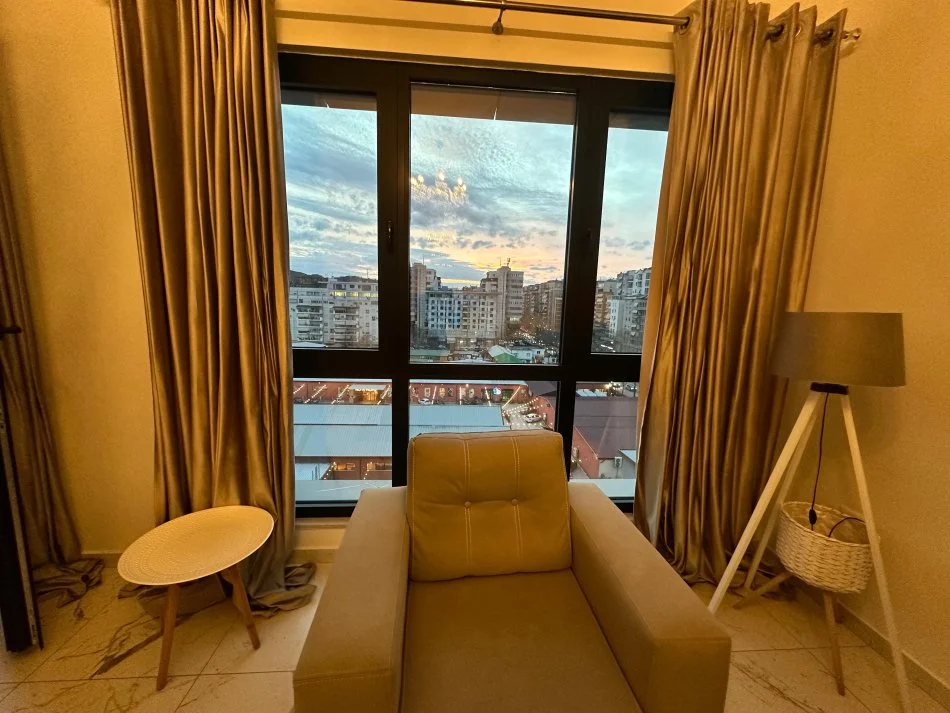 Tirane, jepet me qera apartament 1+1 Kati 6, 60 m² 1.000 € (Square 21)