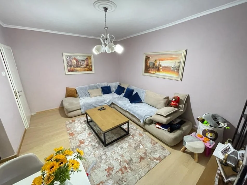 Tirane, jepet me qera apartament 1+1 Kati 1, 63 m² 500 € (Ish parku)