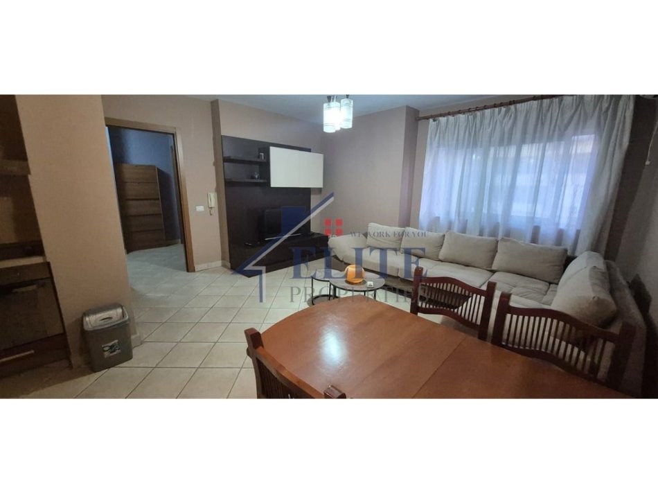 Tirane, jepet me qera apartament 2+1+Ballkon Kati 5, 92 m² 700 € (21 Dhjetori)