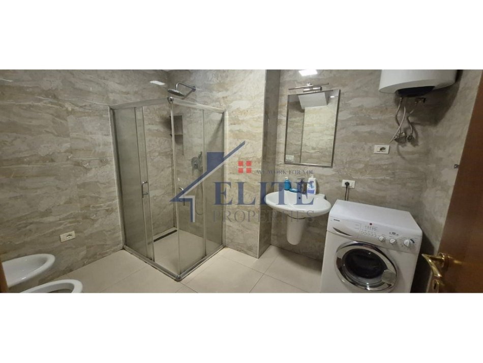 Tirane, jepet me qera apartament 2+1+Ballkon Kati 5, 92 m² 700 € (21 Dhjetori)