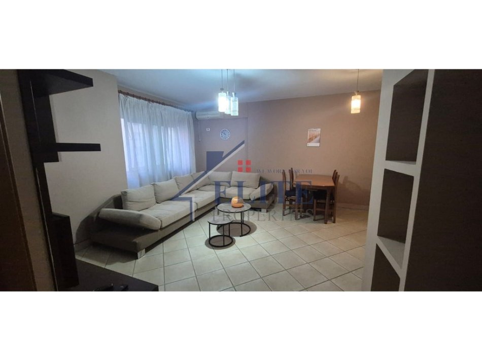 Tirane, jepet me qera apartament 2+1+Ballkon Kati 5, 92 m² 700 € (21 Dhjetori)