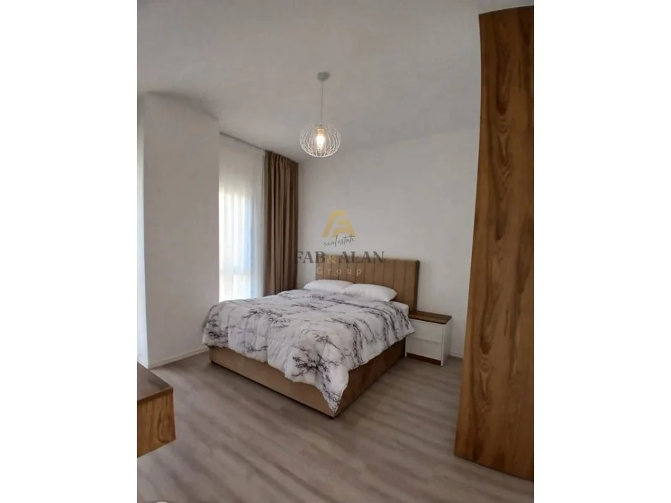 Tirane, jepet me qera apartament 2+1 Kati 4, 76 m² 1.000 € (Zogu i Zi)