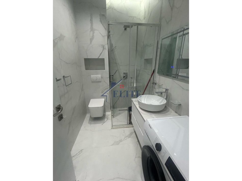 Tirane, jepet me qera apartament 2+1+Ballkon Kati 7, 120 m² 1.200 € (9 Katshet)