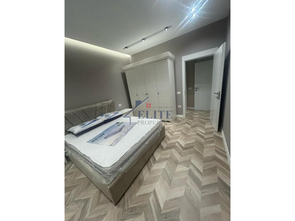 Tirane, jepet me qera apartament 2+1+Ballkon Kati 7, 120 m² 1.200 € (9 Katshet)