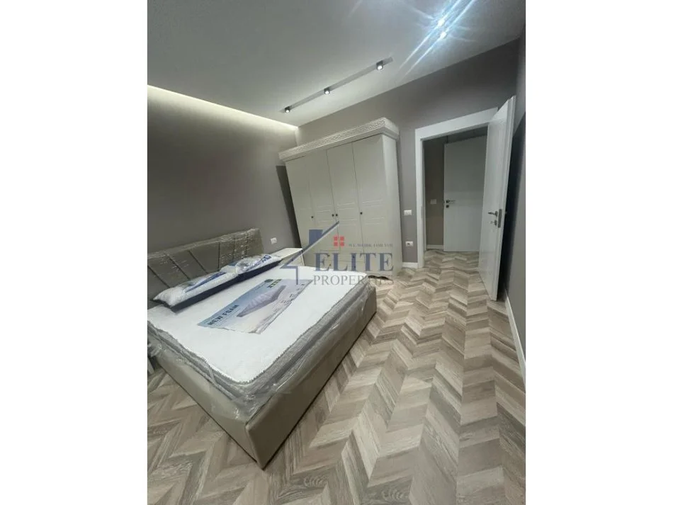 Tirane, jepet me qera apartament 2+1+Ballkon Kati 7, 120 m² 1.200 € (9 Katshet)