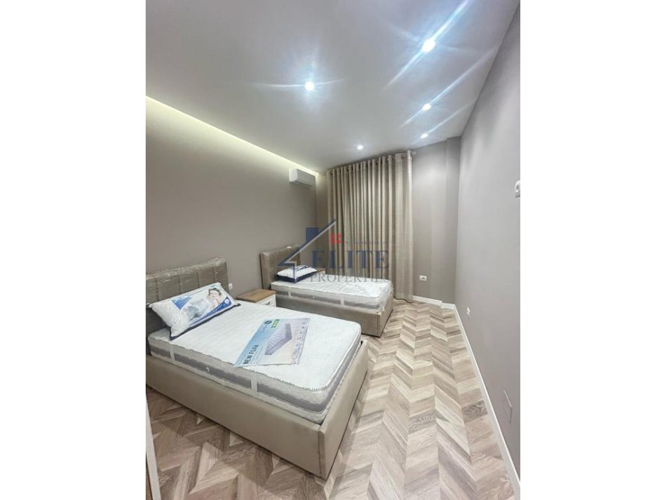 Tirane, jepet me qera apartament 2+1+Ballkon Kati 7, 120 m² 1.200 € (9 Katshet)