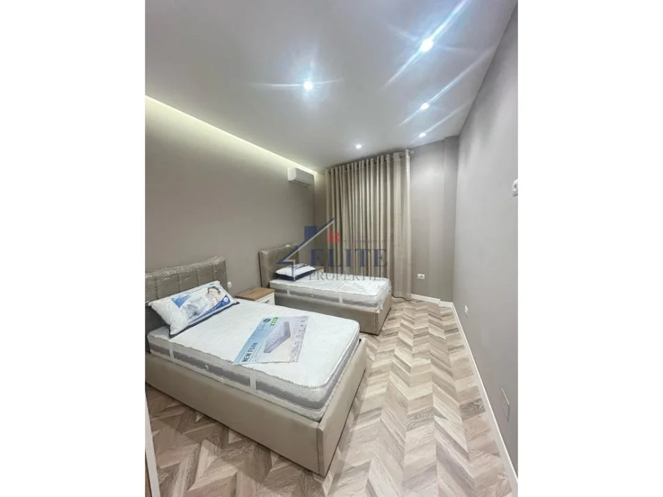 Tirane, jepet me qera apartament 2+1+Ballkon Kati 7, 120 m² 1.200 € (9 Katshet)