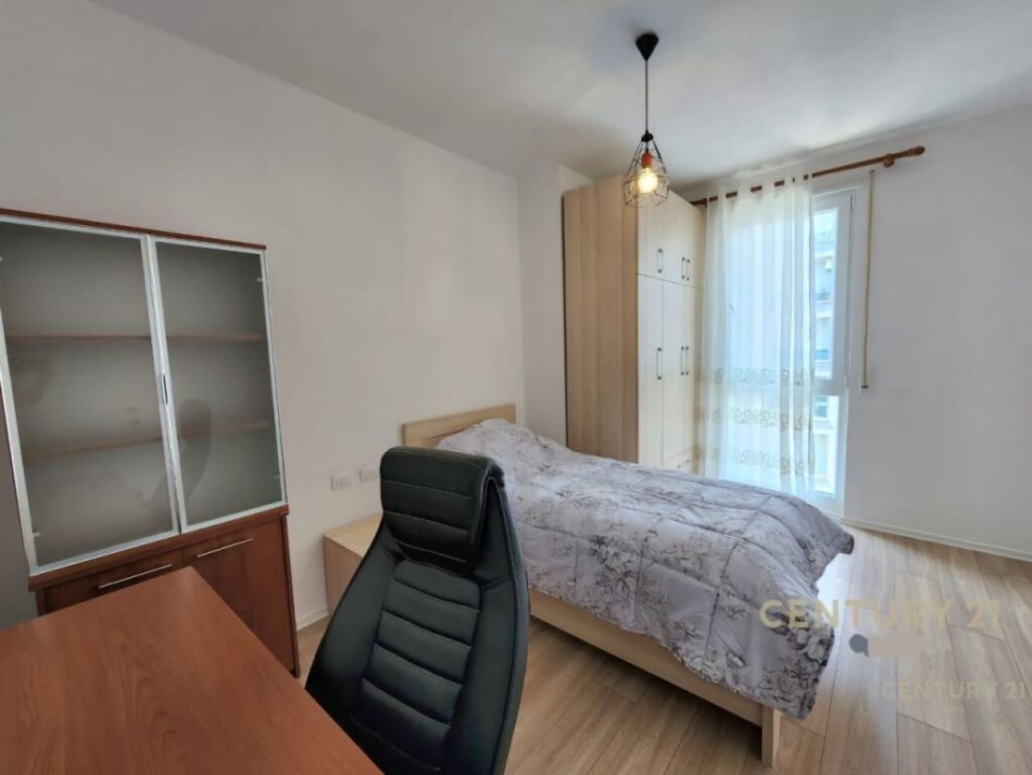 Tirane, jepet me qera apartament 2+1+Ballkon, Kati 7, 94 m2 700 € (Don Bosko)