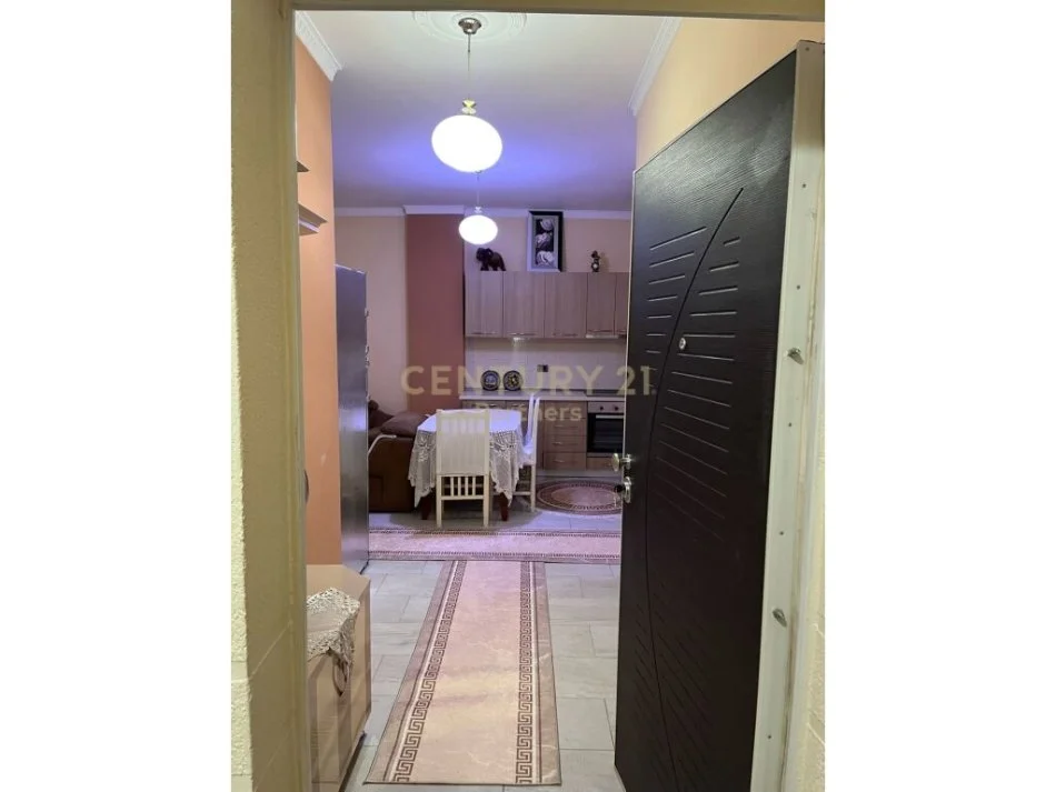 Tirane, jepet me qera apartament 2+1, Kati 6, 70 m² 500 € (Kopshti Botanik Zoologjik prane Xhamise se selites)