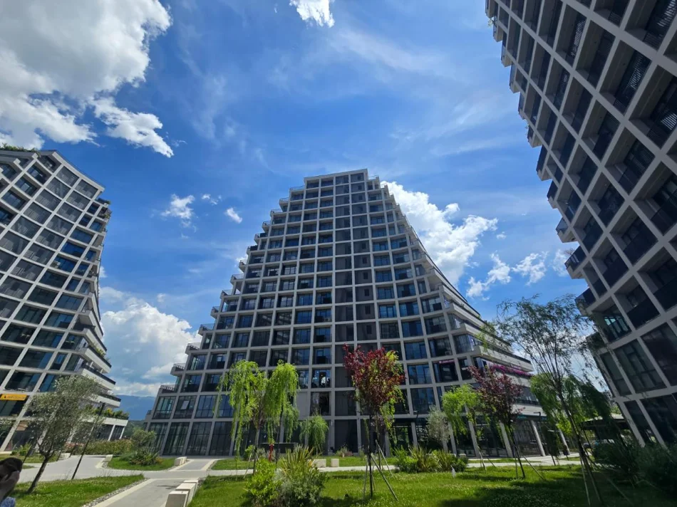 Tirane, shitet apartament 3+1 , 166 m² 
