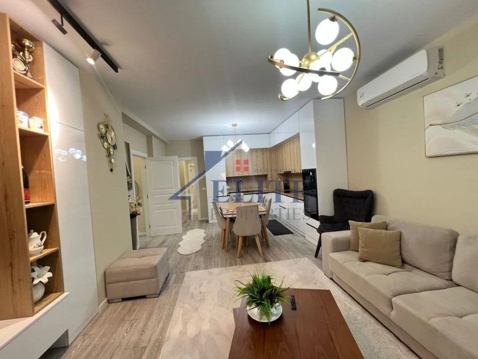 Tirane, jepet me qera apartament 1+1+Ballkon Kati 5, 100 m² 800 €