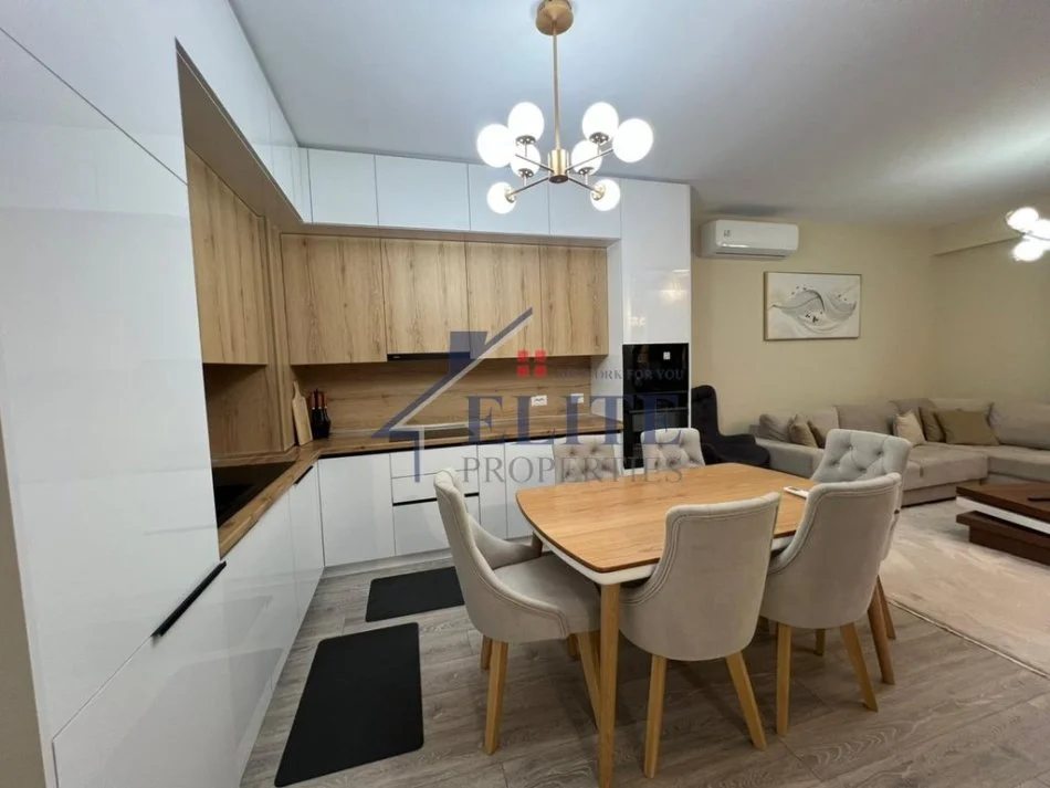 Tirane, jepet me qera apartament 1+1+Ballkon Kati 5, 100 m² 800 €