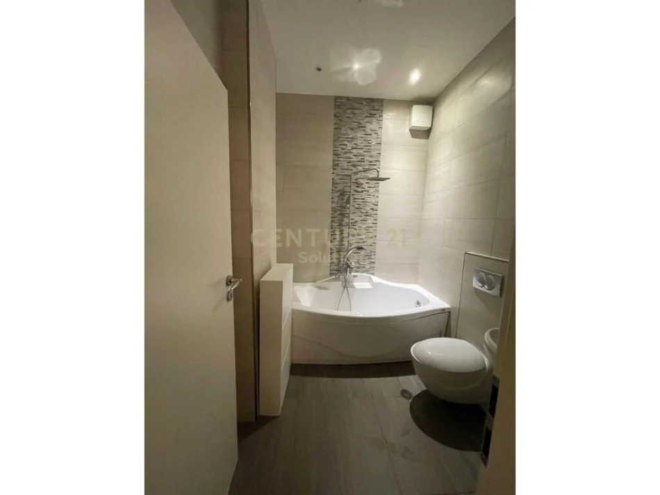 Tirane, shitet apartament 3+1, Kati 4, 120 m2 240,000 € (Rruga Peti, Liqeni i Thatë)