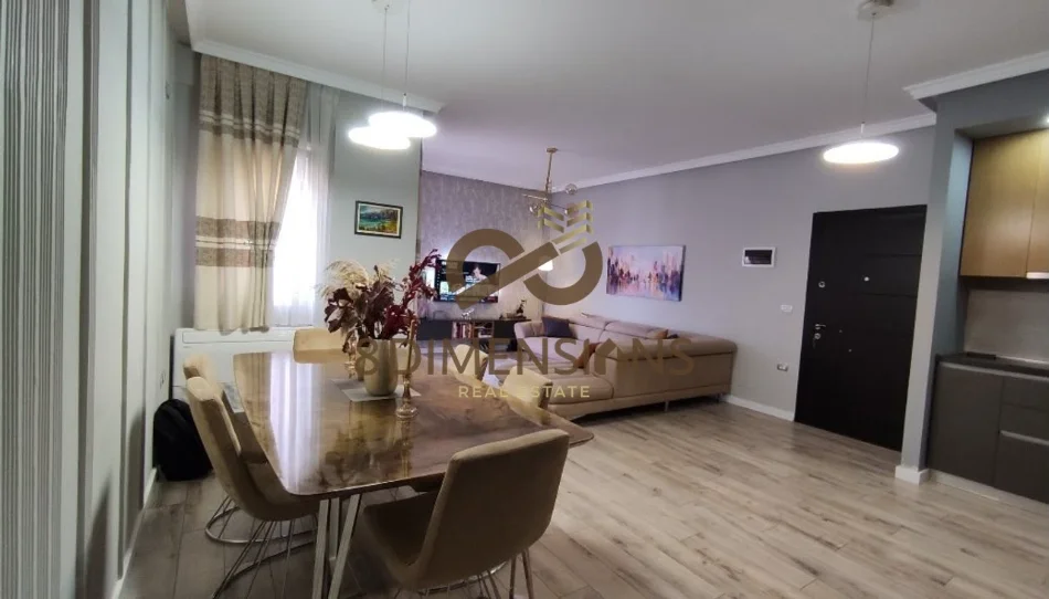 Jepet me qera Apartament 2+1 ne kopshtin Botanik prane xhamise se Selites (D8242A-215)