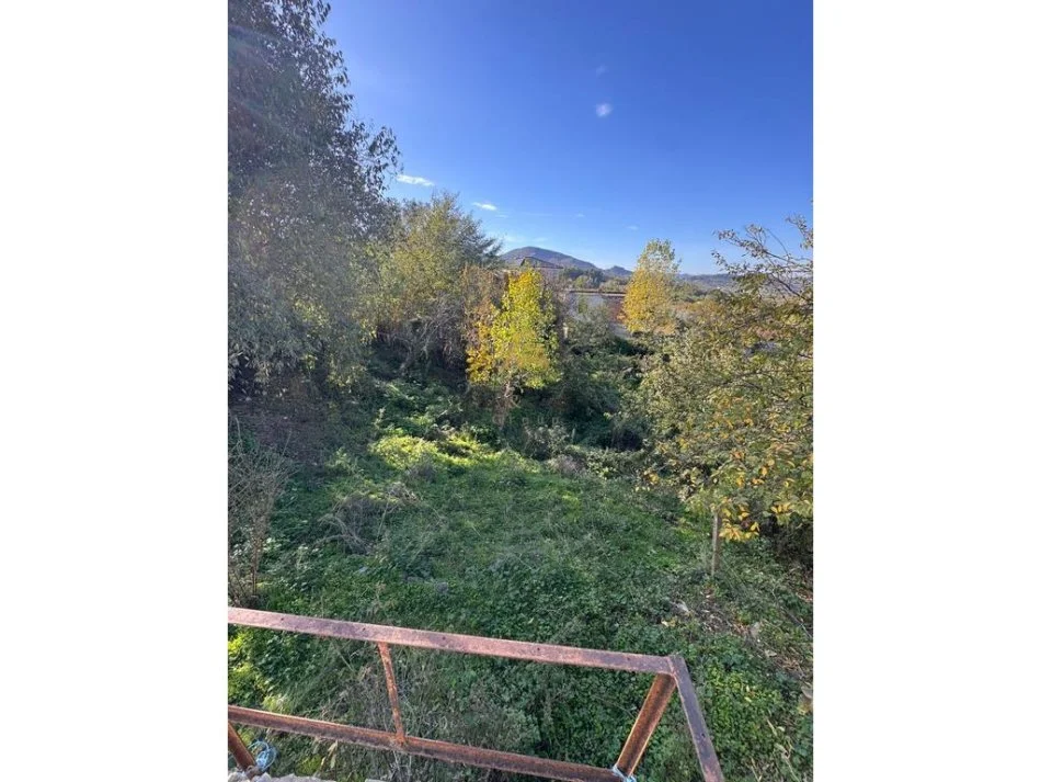 Shqiperi, shitet toke , 1.000 m² 120.000 € (Gurre e Vogel)