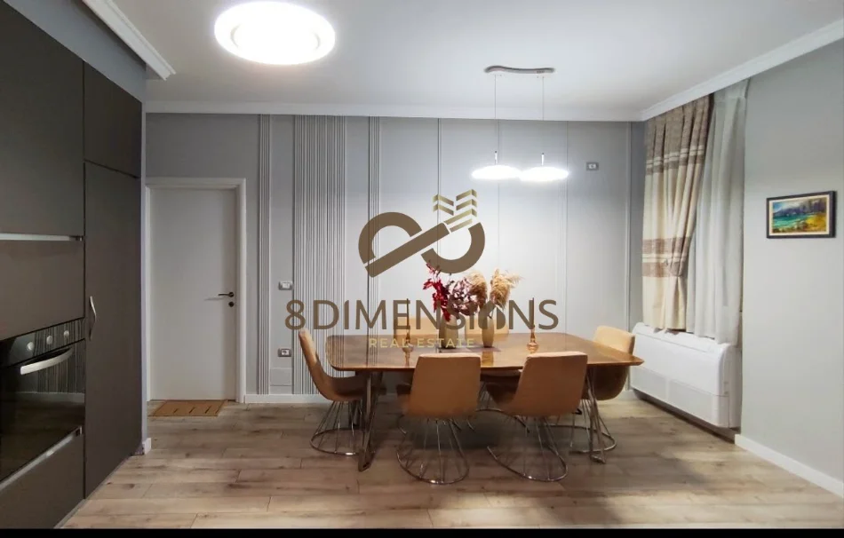 Jepet me qera Apartament 2+1 ne kopshtin Botanik prane xhamise se Selites (D8242A-215)