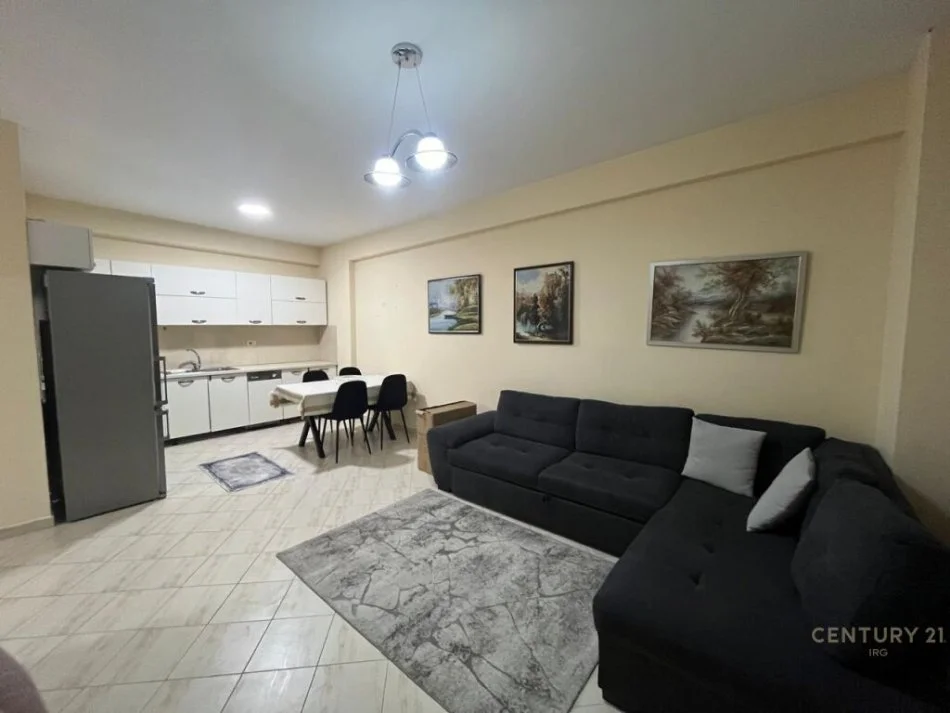 Tirane, jepet me qera 1+1 Kati 4, 71 m² 500 € (Mbikalimi i Kodres se Diellit, Kopshti Botanik Zoologjik)