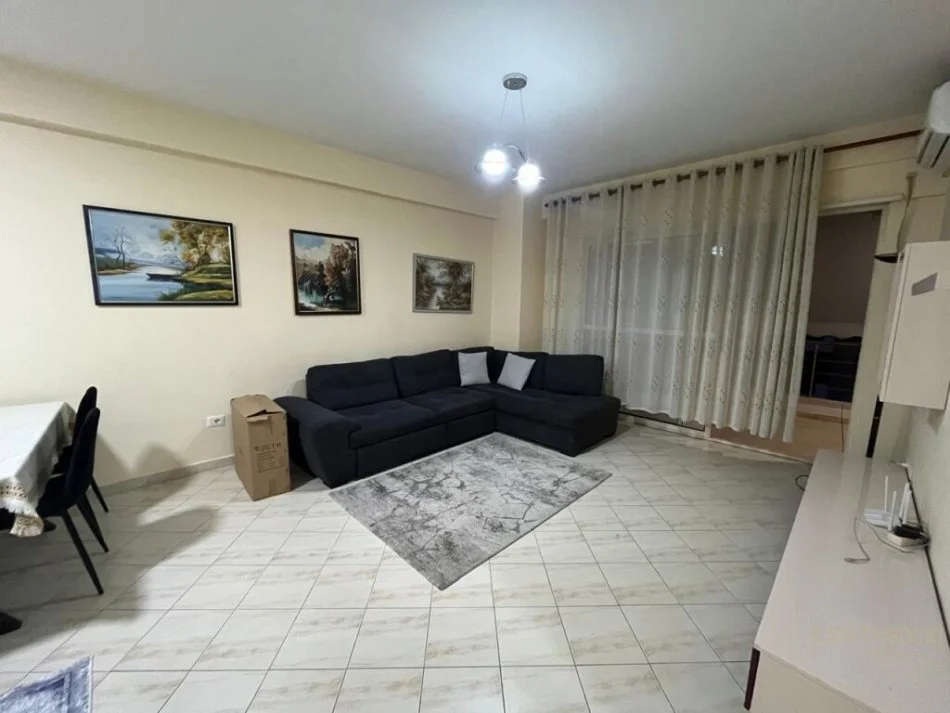 Tirane, jepet me qera 1+1 Kati 4, 71 m² 500 € (Mbikalimi i Kodres se Diellit, Kopshti Botanik Zoologjik)