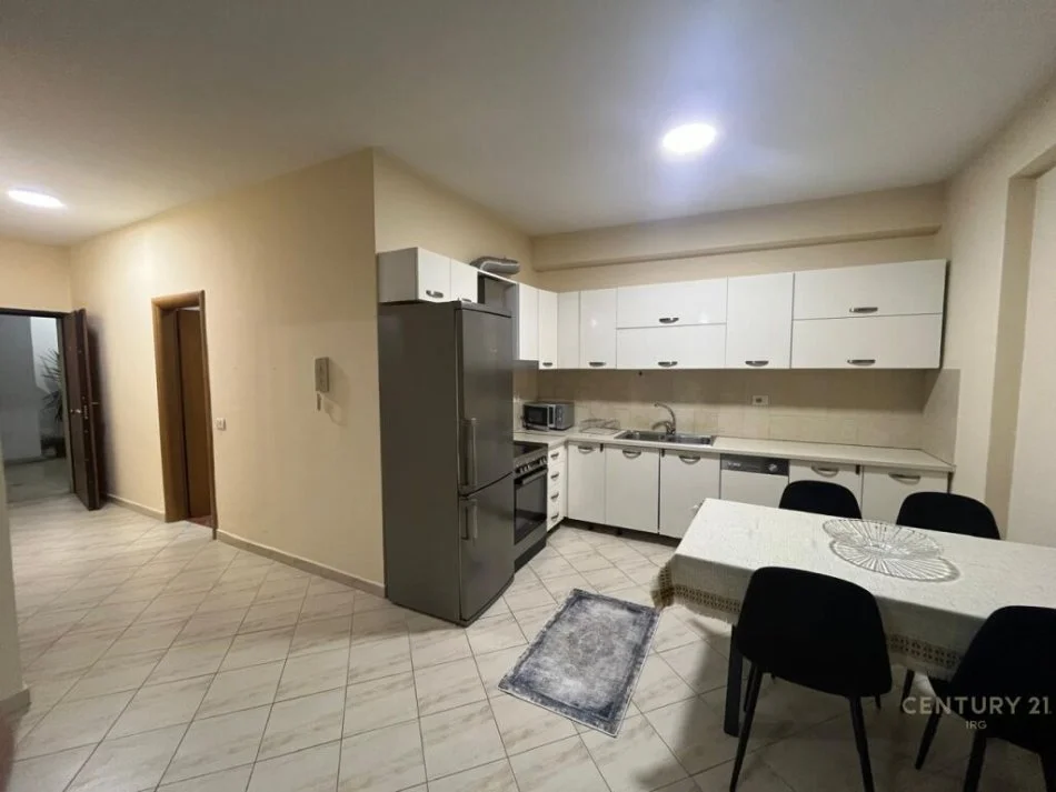 Tirane, jepet me qera 1+1 Kati 4, 71 m² 500 € (Mbikalimi i Kodres se Diellit, Kopshti Botanik Zoologjik)