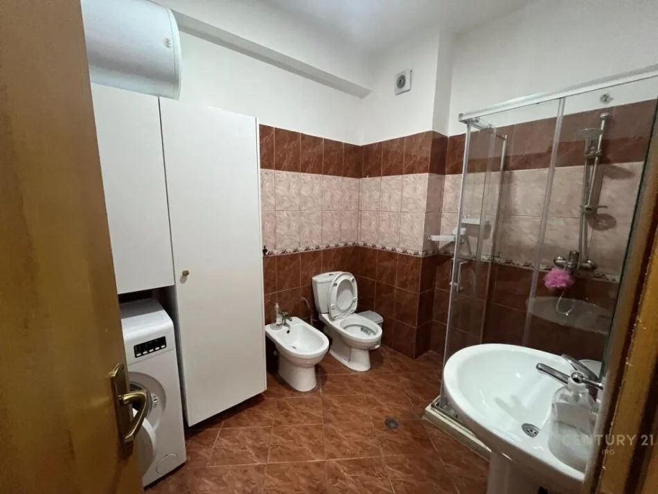 Tirane, jepet me qera 1+1 Kati 4, 71 m² 500 € (Mbikalimi i Kodres se Diellit, Kopshti Botanik Zoologjik)