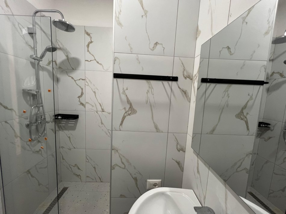Tirane, jepet me qera apartament 2+1+Ballkon Kati 10, 100 m² 800 € (Bulevrdi i Ri)